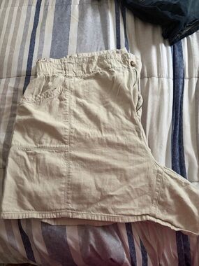 Old Navy plus size Cream Women's Shorts